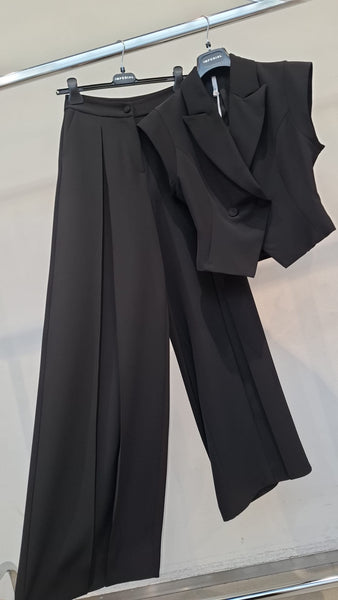 Vesta Lulus Black