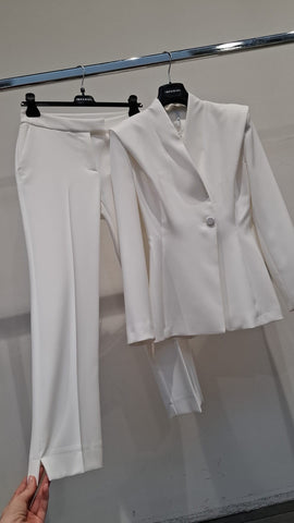 Kostým Giorgina White